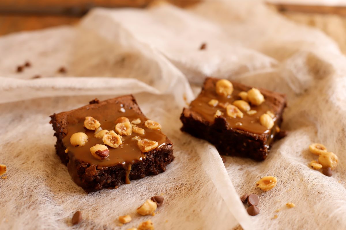 BROWNIE SIN GLUTEN CON CARAMELO Y AVELLANAS INDIVIDUAL